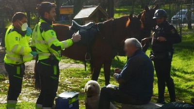 Rescatado un hombre que estaba a punto de caerse al río Manzanares
