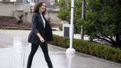 Ayuso felicita las fiestas a los empleados públicos y destaca que su papel "discreto y leal" resulta "esencial"