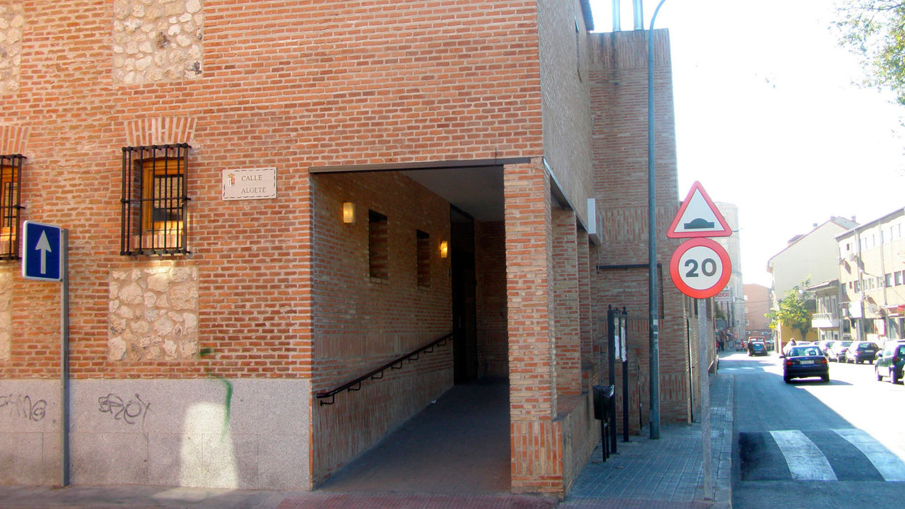 Acceso del centro de salud 24 horas de Paracuellos