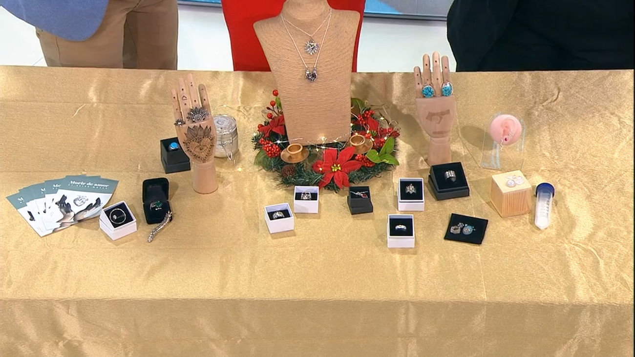 Belén, la joyera que trabaja abalorios a partir de cenizas de fallecidos y leche materna