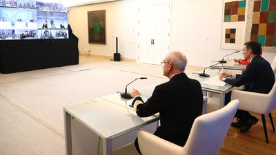 Sánchez subraya ante las tropas en el exterior el "compromiso ineludible" de España con la paz