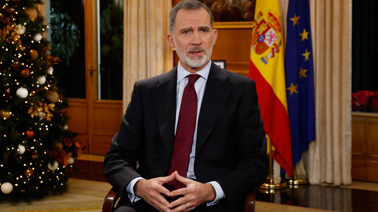 Felipe VI apela a la fortaleza de la Constitución y las Instituciones en su mensaje navideño: "Tenemos que seguir decidiendo todos juntos nuestro destino"