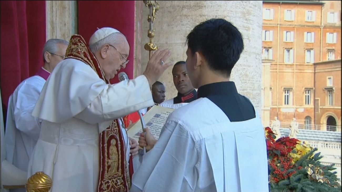 El Papa condena en Navidad los "crudos vientos de guerra" que continúan soplando sobre la humanidad