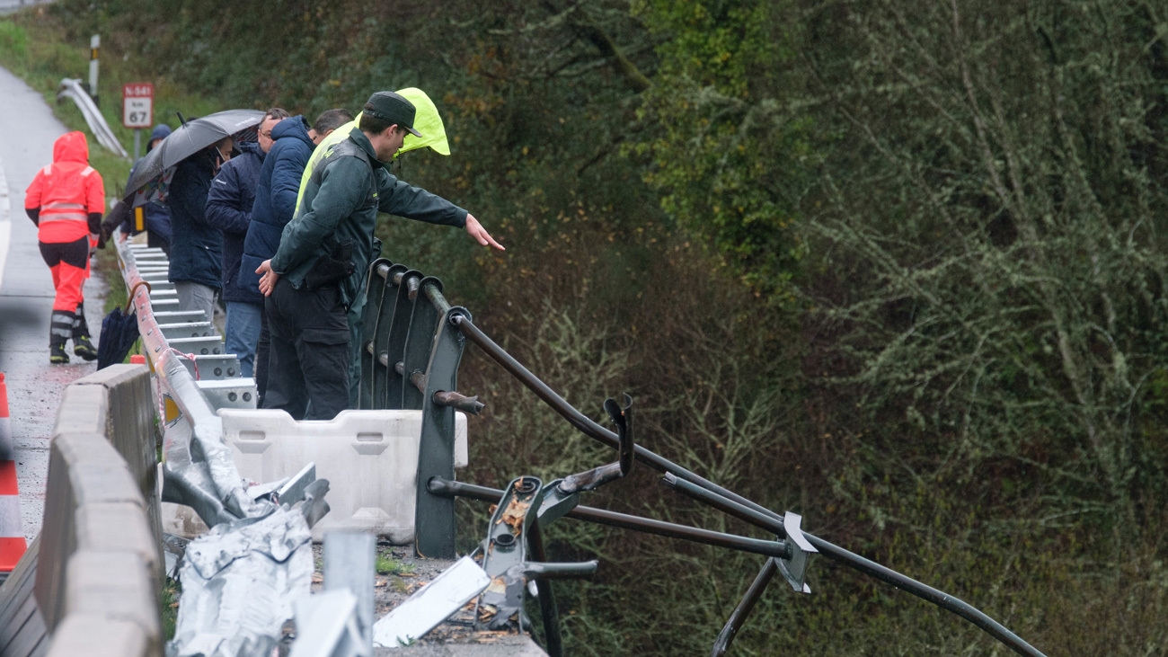 La investigación sobre el bus que cayó al río en Pontevedra causando siete muertes "llevará semanas"
