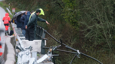 La investigación sobre el bus que cayó al río en Pontevedra causando siete muertes "llevará semanas"