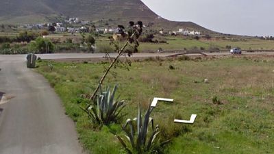 Hallan a un hombre fallecido en el interior de una autocaravana incendiada en Níjar