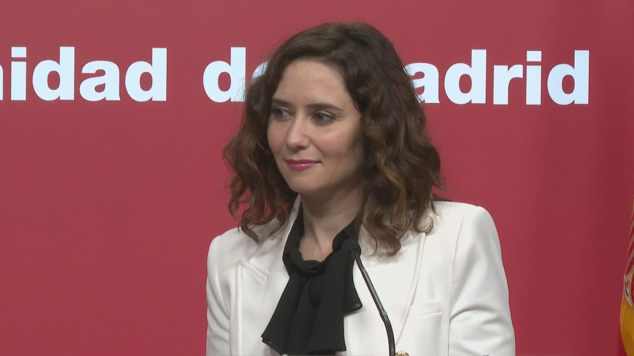 Ayuso:  "Madrid pagará el 20% del transporte y, a partir de febrero, el 30%, hasta llegar a una bonificación del 60%"