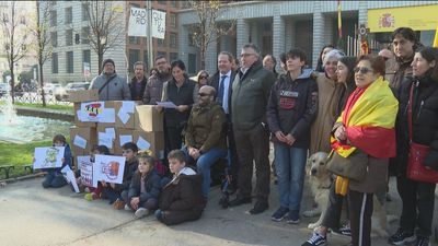 Las familias numerosas presentan 20.000 firmas contra  'la Ley de Familias'