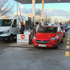 Enormes colas en las gasolineras madrileñas tras el anuncio del fin de la bonificación