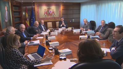 El Tribunal Constitucional recuerda que las Cortes no están exentas de "subordinación a la Constitución"