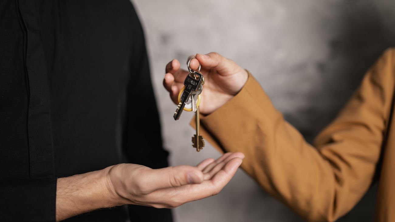 El tope al alquiler supone un ahorro de 97 euros al mes para inquilinos actuales, pero empeora la oferta de vivienda