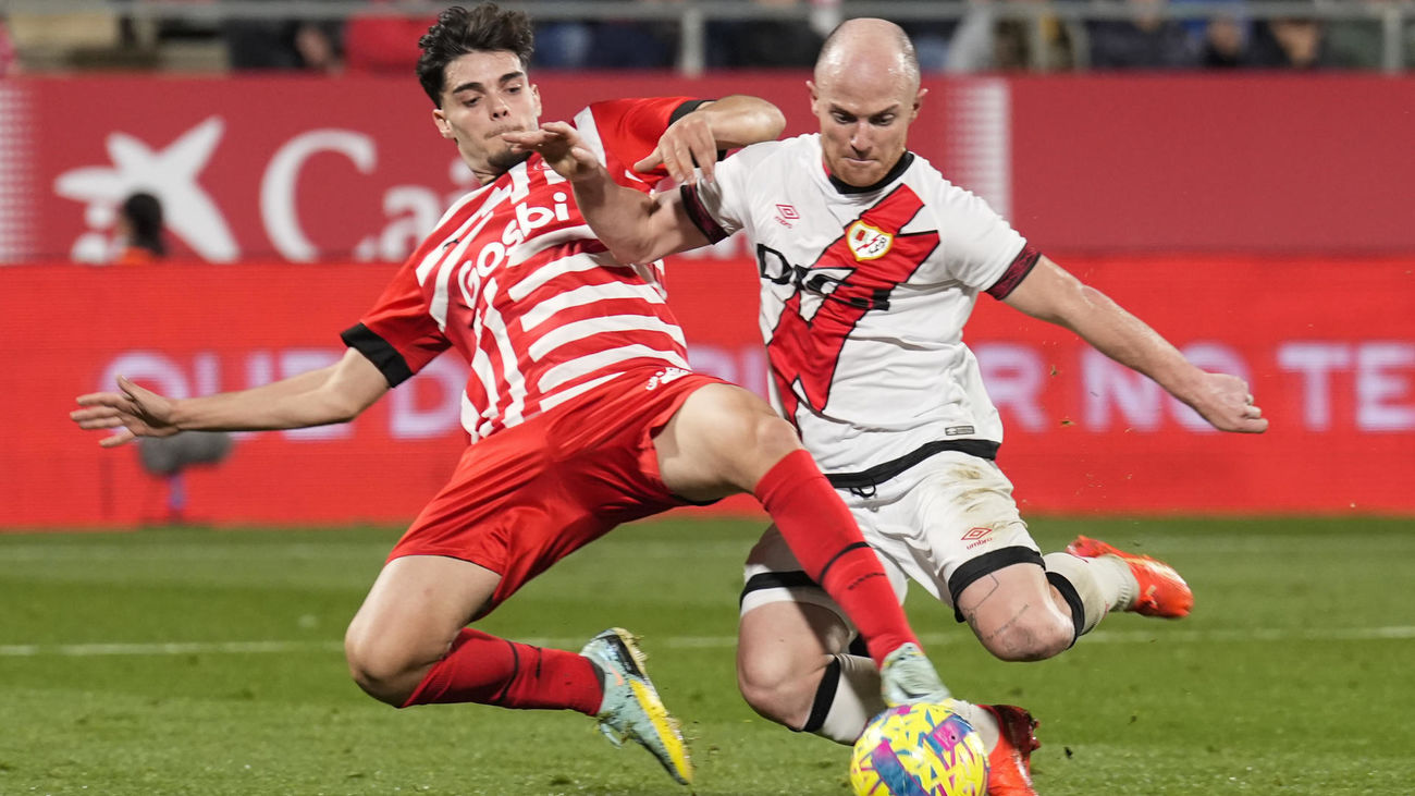 El Rayo Vallecano saca un punto de su visita a Girona en la reanudación de LaLiga, 2-2