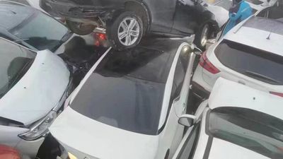 Colisión en cadena de más de 200 coches en el centro de China a causa de la niebla