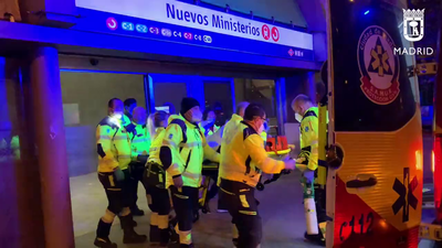 Un joven de 24 años en estado grave tras caer por el hueco de una escalera en la estación de Nuevos Ministerios de Madrid