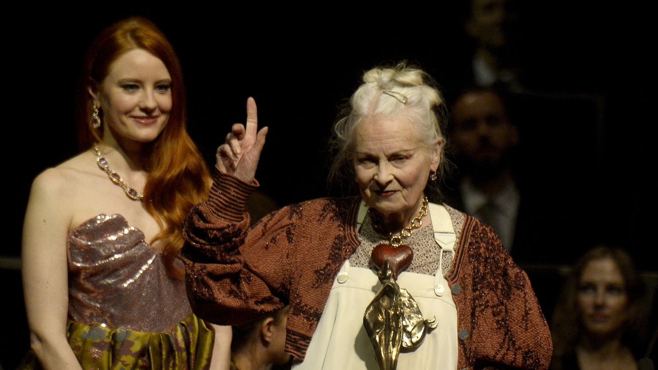 Vivienne Westwood recibiendo el premio Taurus de la Cultura Europea