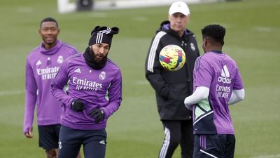 Benzema, a punto e "ilusionado" al asalto del liderato en Valladolid