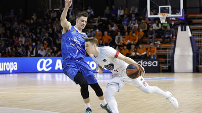 El Fuenlabrada despide el año con derrota ante el Obradoiro por 79-82