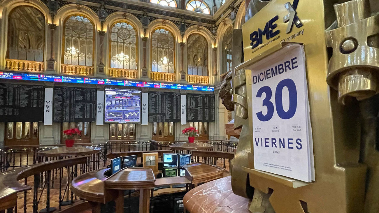 El Ibex-35 cierra en 8.229 puntos, acumulando unas pérdidas del 5,56% en el conjunto de 2022