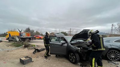Herida grave tras chocar su vehículo con otro estacionado, en Alpedrete