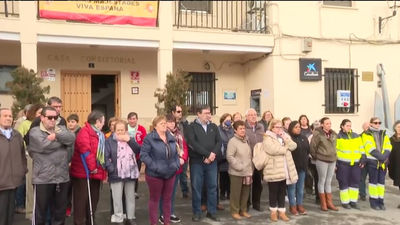 Minuto de silencio en el Ayuntamiento de Brea de Tajo por el asesinato de Shirley y Sergio