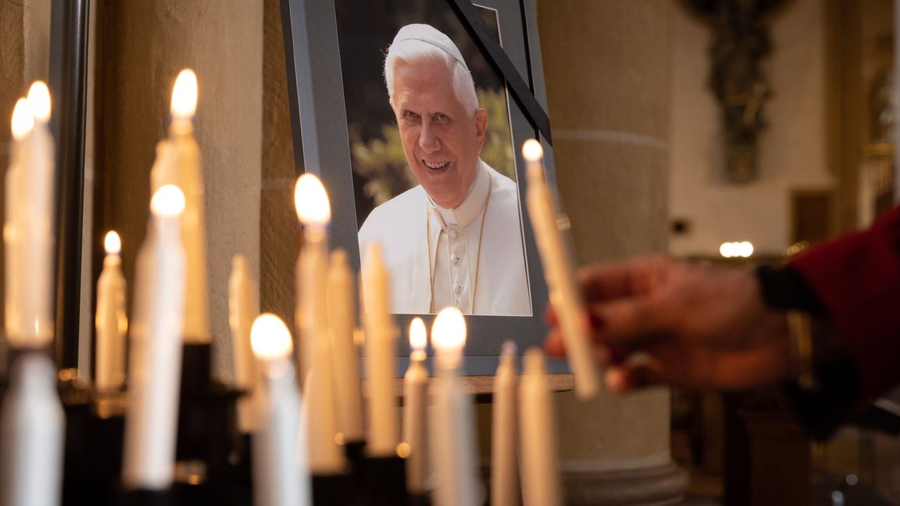 El mundo llora la muerte de Benedicto XVI