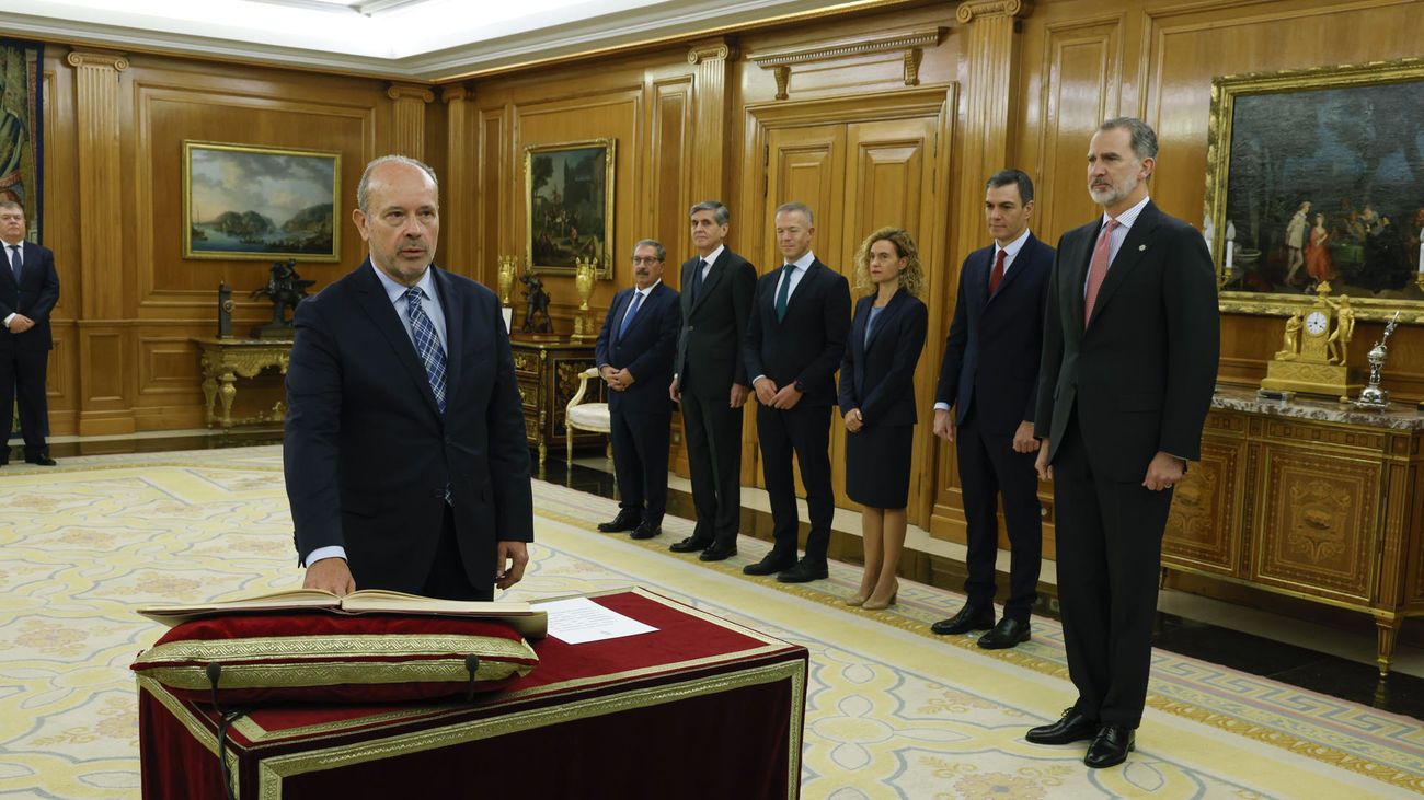Los nuevo cuatro magistrados del Constitucional juran o prometen su cargo ante el Rey