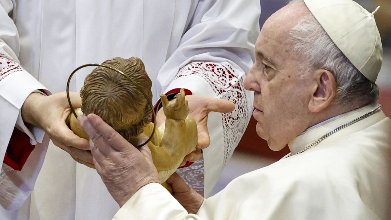 El Papa reza en el Angelus de Año Nuevo por Benedicto XVI: "Fiel servidor del Evangelio y de la Iglesia"