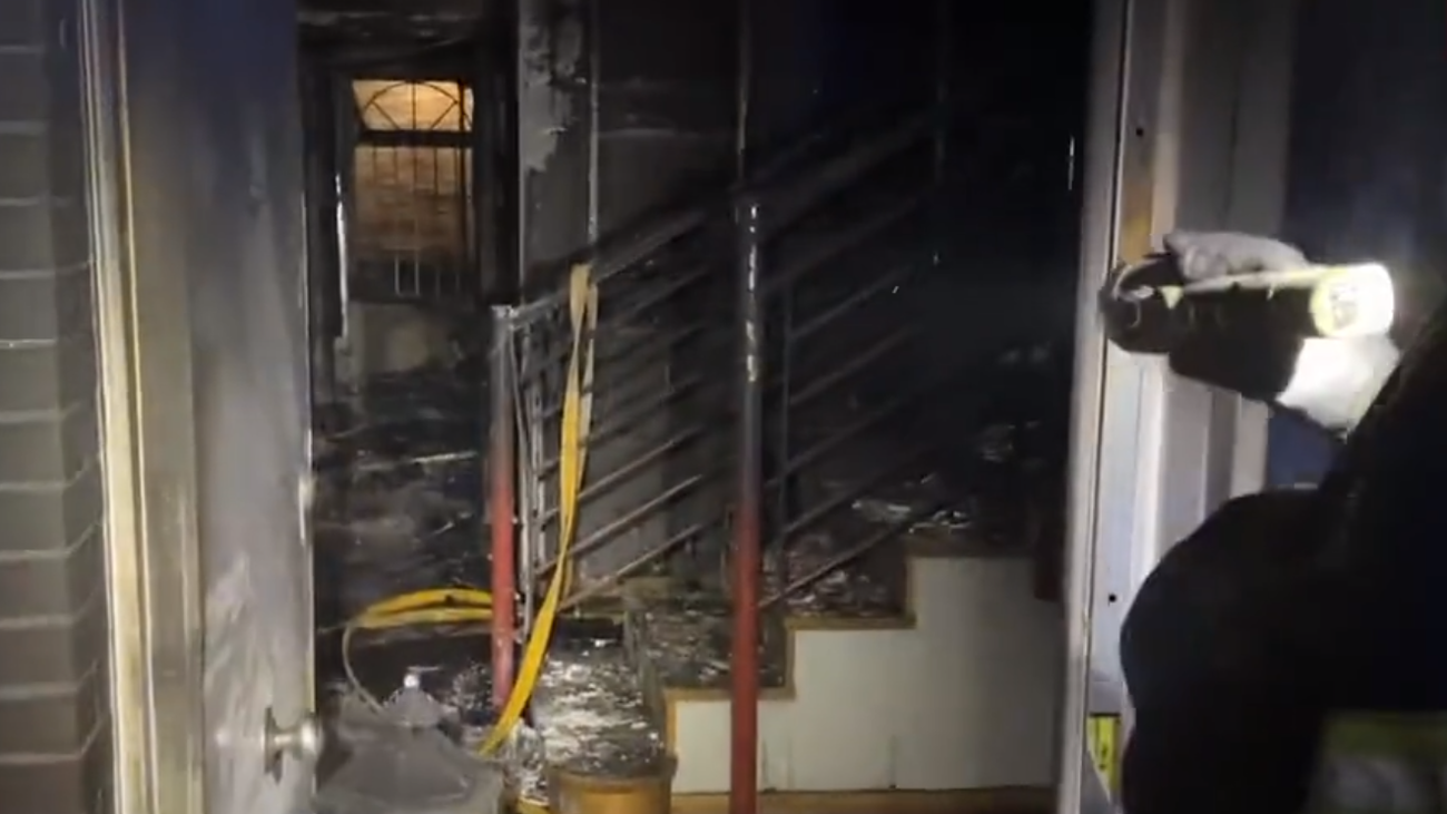 Tres personas intoxicadas leves en un incendio en un chalet en Fuenlabrada