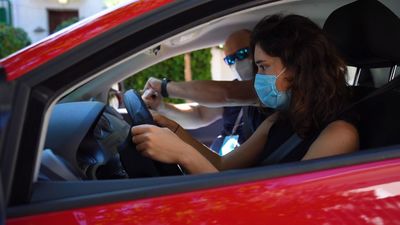 Las autoescuelas se quedan sin la ayuda al combustible del Gobierno