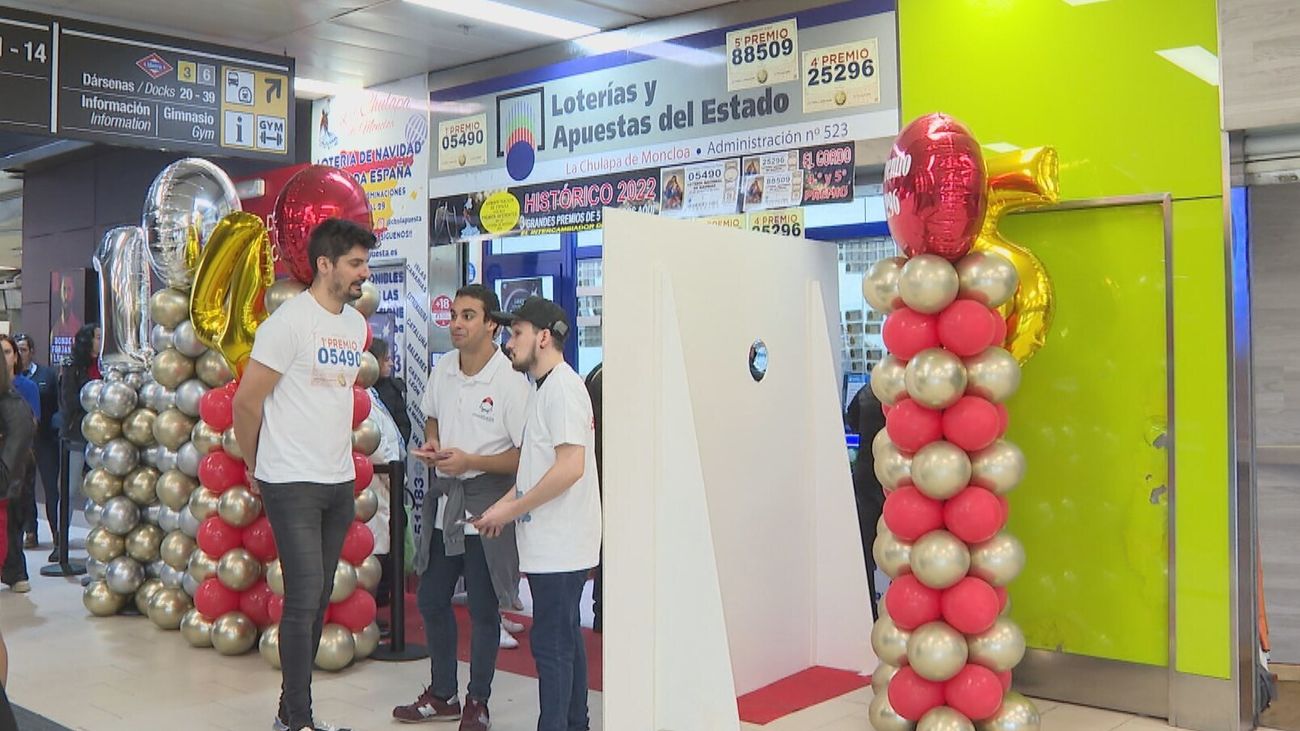 El Intercambiador de Moncloa se llena de décimos escondidos para el Sorteo del Niño