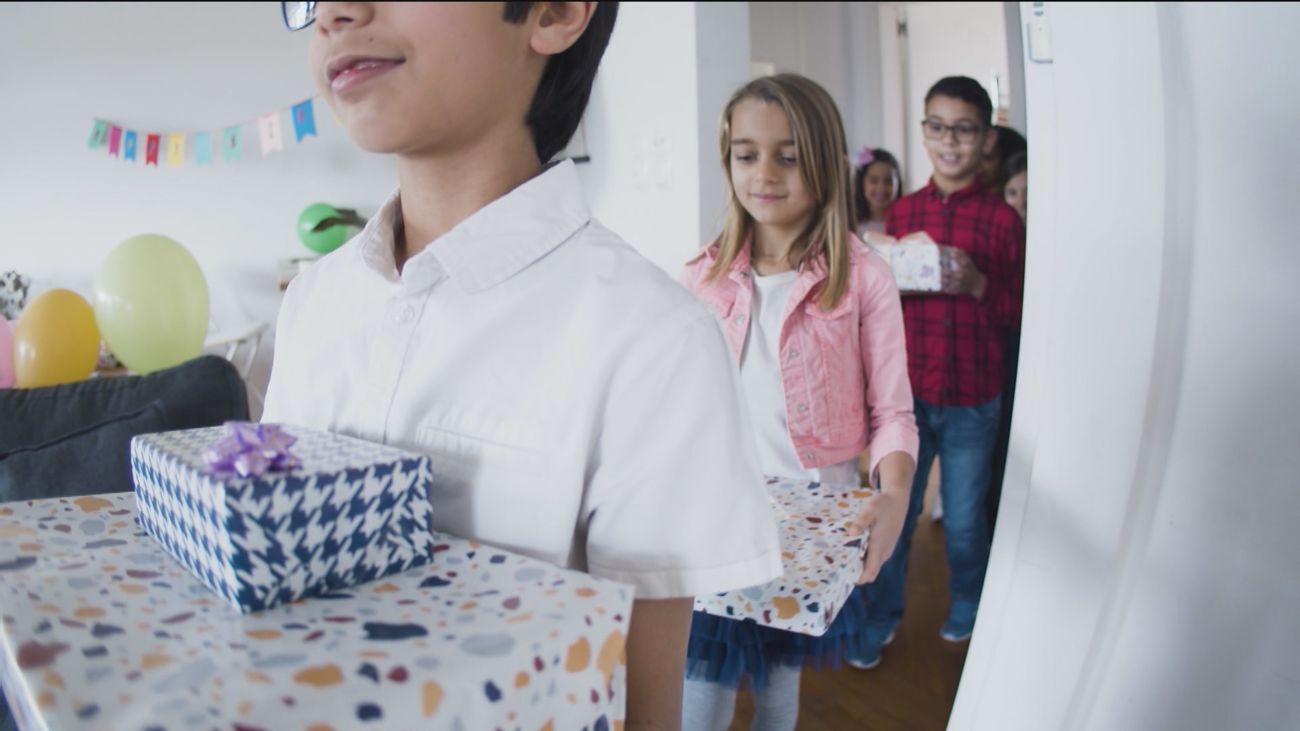 Las cartas a los Reyes Magos, cada vez más largas: ¿niños hiperregalados?