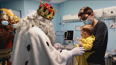 Los Reyes Magos han llevado regalos e ilusión a niños y adultos ingresados en el Hospital Severo Ochoa de Leganés