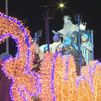 Carrozas iluminadas, pasacalles y espectáculos de animación acompañan a los Reyes en Torrejón