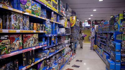 El juguete más buscado es japonés y cabe en la palma de la mano: en busca de un Tamagotchi