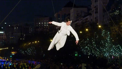Un ángel de la Paz protagoniza el arranque de la Cabalgata de Reyes de Madrid