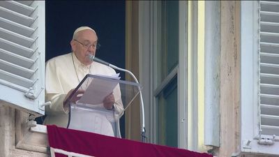 El Papa pide el fin de la guerra en la misa de Epifanía
