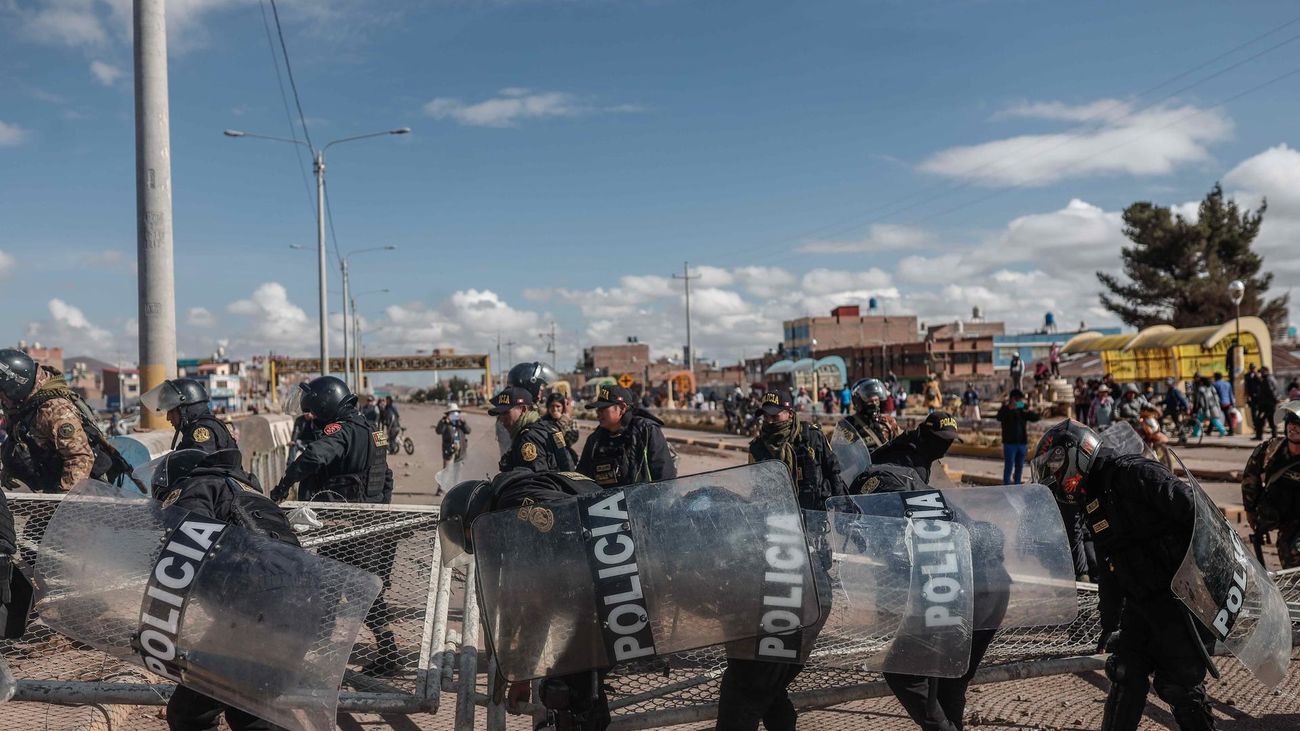 Dina Boluarte cumple un mes en la presidencia de Perú en medio de fuertes protestas