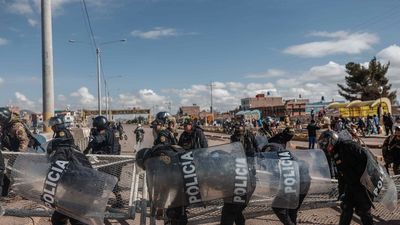 Dina Boluarte cumple un mes en la presidencia de Perú en medio de fuertes protestas