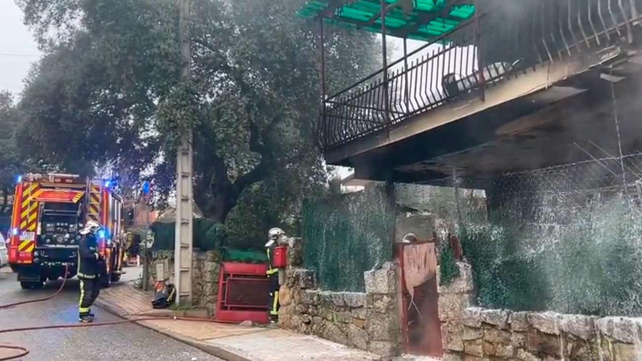 Un incendio en un vivienda en Galapagar deja nueve personas desalojadas y dos trasladadas al hospital