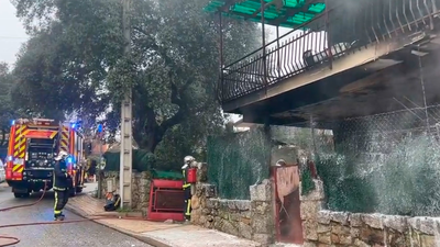Un incendio en un vivienda en Galapagar deja nueve personas desalojadas y dos trasladadas al hospital