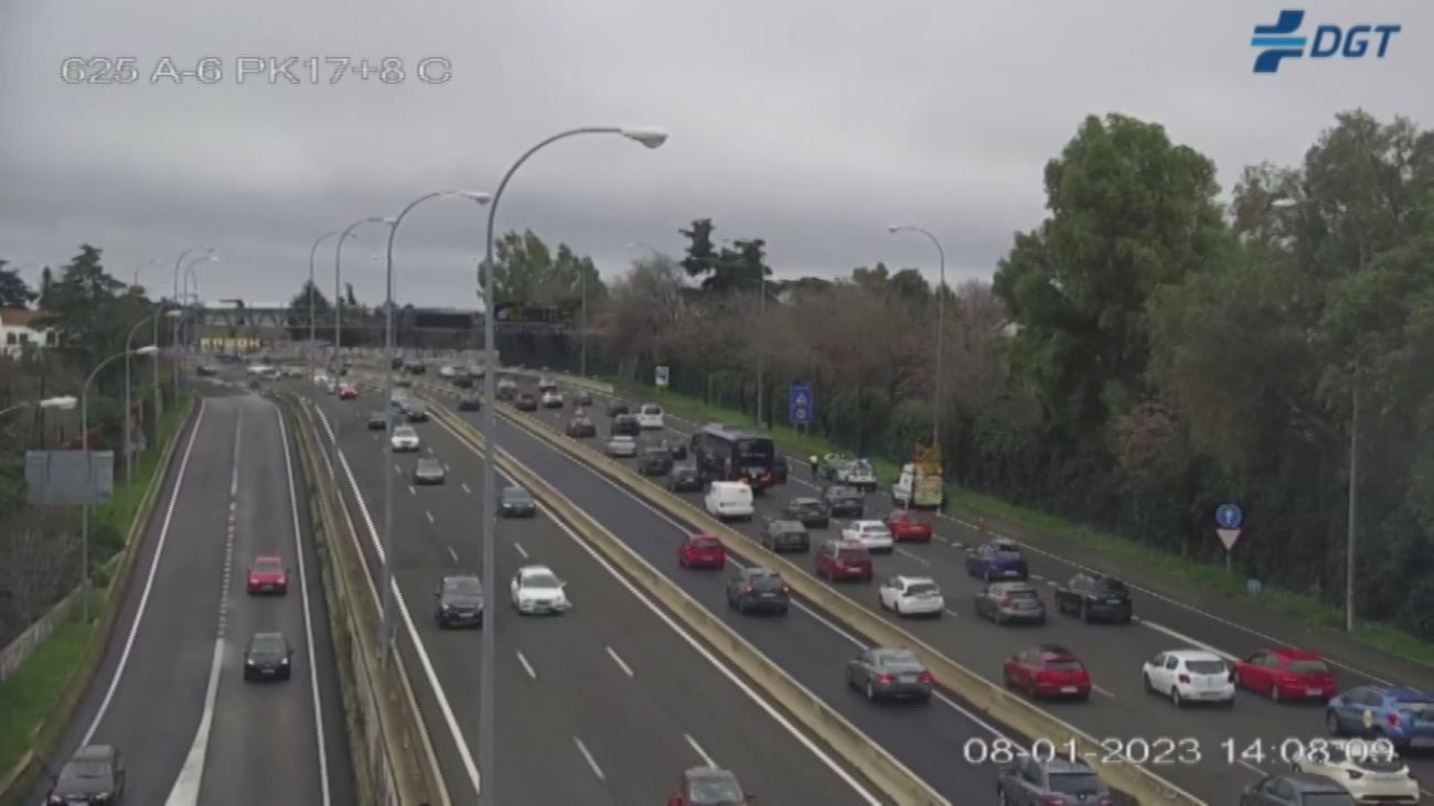 Tráfico intenso en Madrid en una Operación Retorno de Navidad complicada por la lluvia