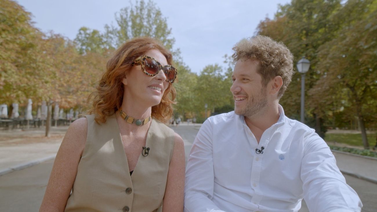 Conocemos cómo es la relación familiar entre Daniel Diges y Verónica Mengod en un paseo por El Retiro