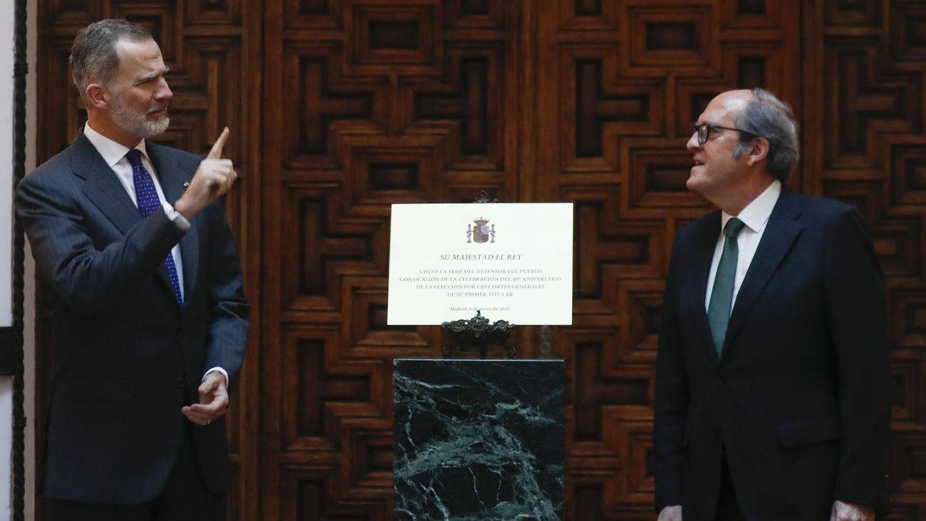 El rey destaca el papel del Defensor para reforzar la convivencia democrática