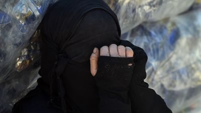 Llegan a España las mujeres de yihadistas con varios menores a su cargo que se encontraban en campos de refugiados en Siria