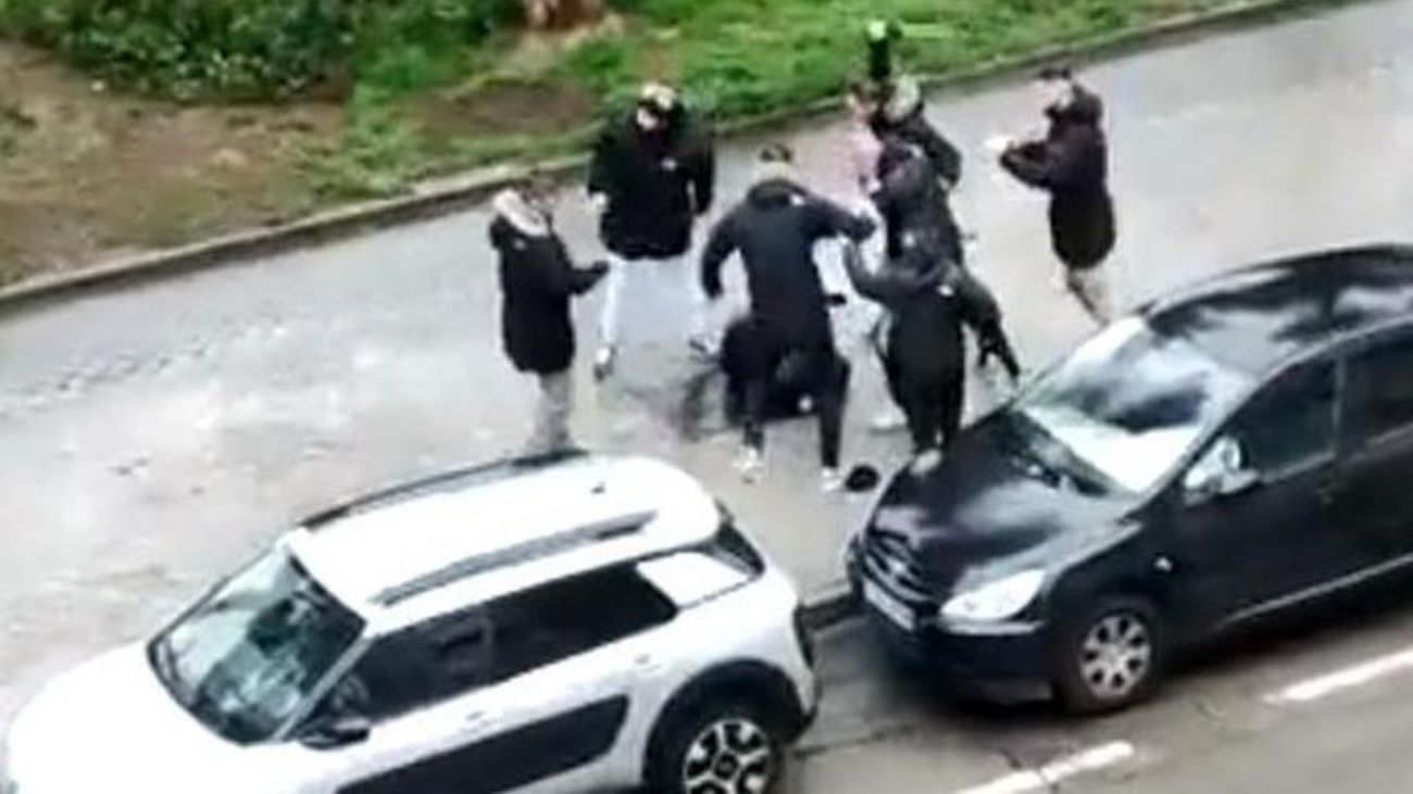 La Policía investiga una violenta pelea entre hinchas previa al partido Atlético-Barcelona