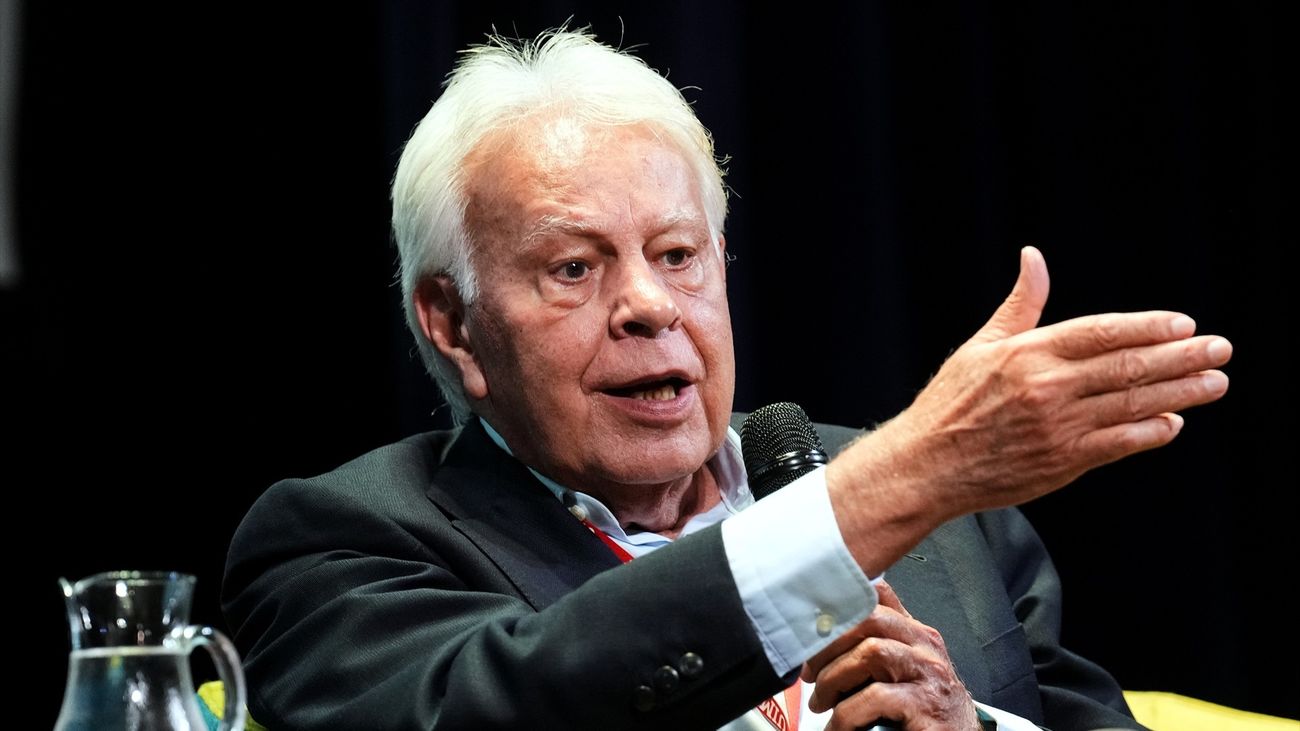 Felipe González ve disparatado comparar lo ocurrido en Brasil con España