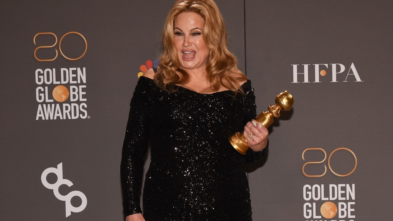 El emotivo discurso de Jennifer Coolidge que hizo llorar al director de 'White Lotus' en los Globos de Oro