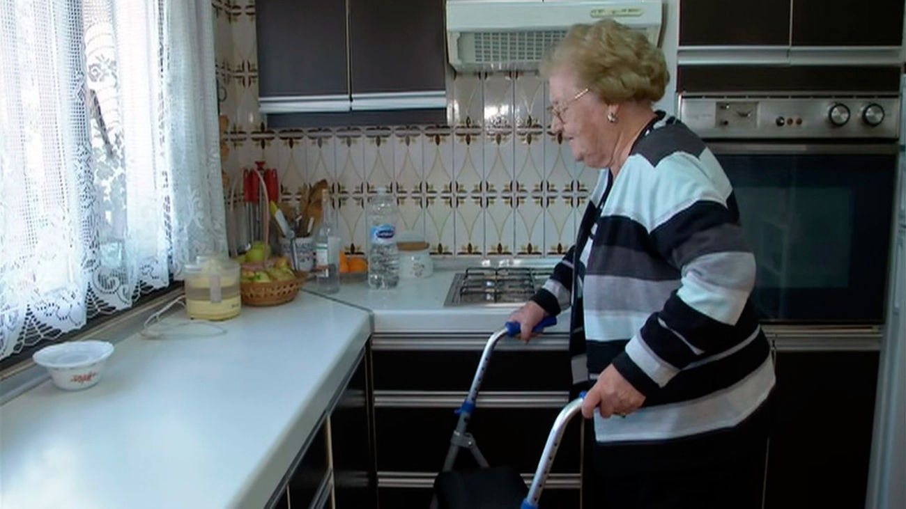 Ayuso anuncia que los mayores podrán elegir si ir a residencias  o ser atendidos en casa impulsando un cheque para ello