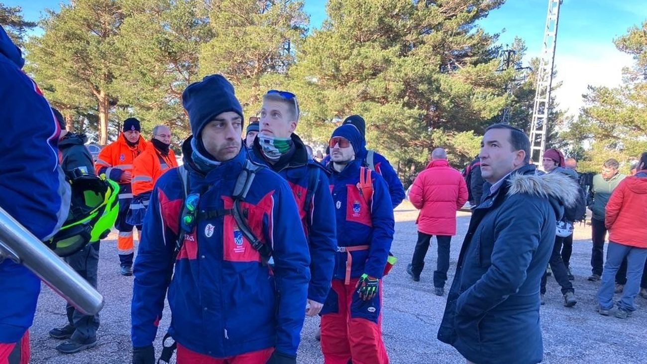 Miembros del operativo de búsqueda del montañero desaparecido en la Sierra de Béjar (Salamanca)