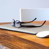 Tu empresa tiene que pagarte las gafas o lentillas si son necesarias para que trabajes delante del ordenador